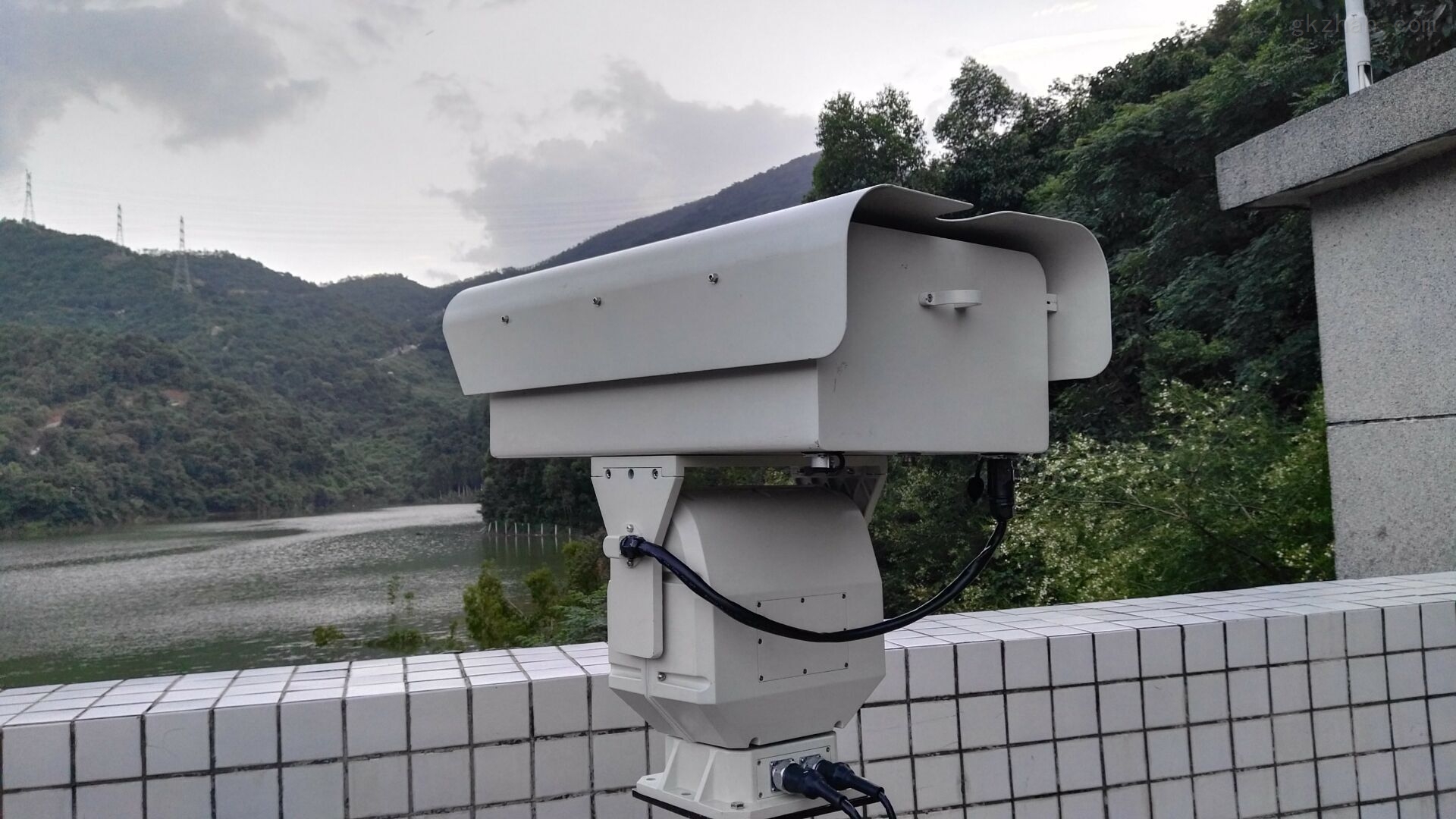 測溫型熱成像雙光譜云臺預(yù)警攝像機